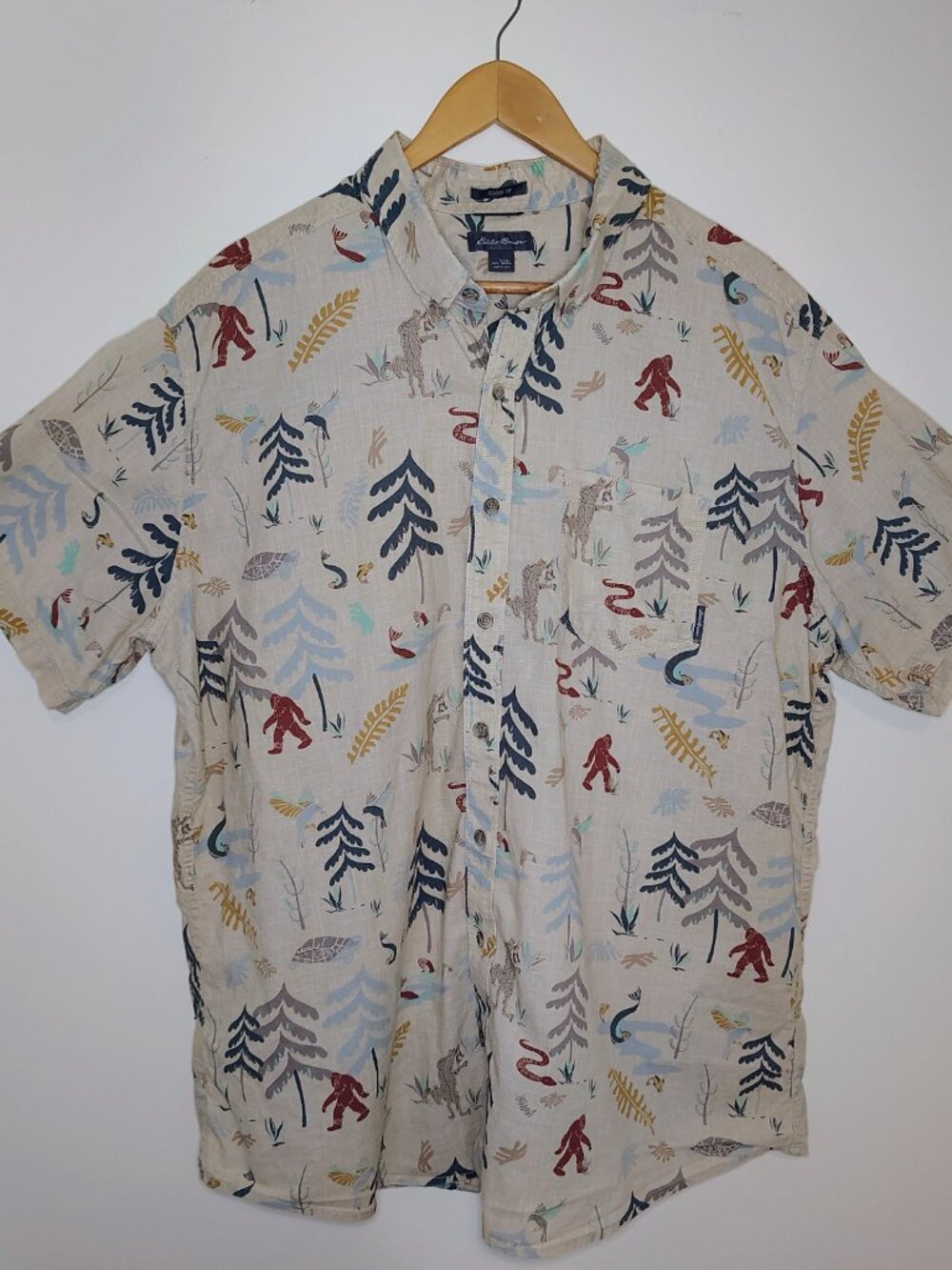 Eddie Bauer Men's XXLT 2XLT Sasquatch Nature Novelty Print Button Down
